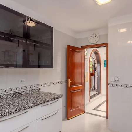 Hébergement de vacances Victoria Just 150 Metres From Playa Bastian *