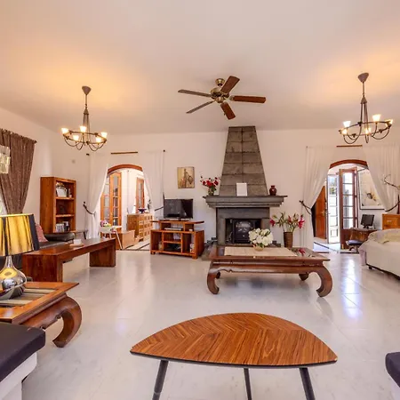 Victoria Just 150 Metres From Playa Bastian Costa Teguise