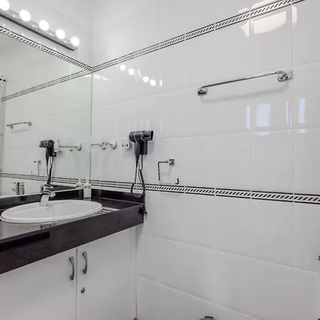 Hébergement de vacances Victoria Just 150 Metres From Playa Bastian *