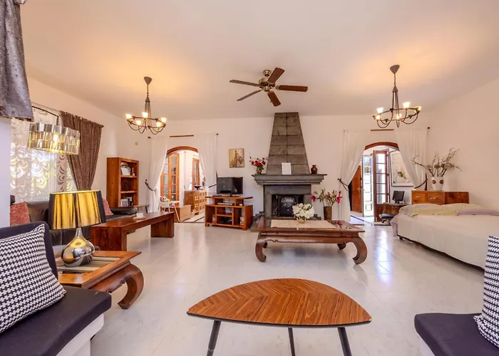 Victoria Just 150 Metres From Playa Bastian Costa Teguise