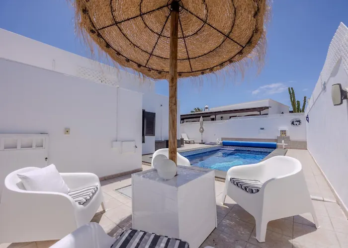 Victoria Just 150 Metres From Playa Bastian Costa Teguise