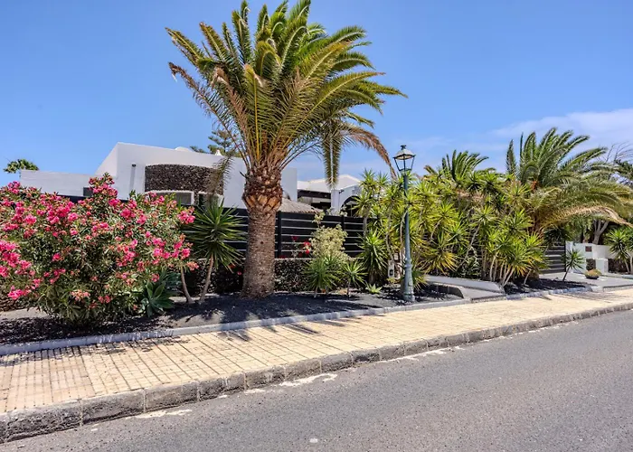 Victoria Just 150 Metres From Playa Bastian * Costa Teguise