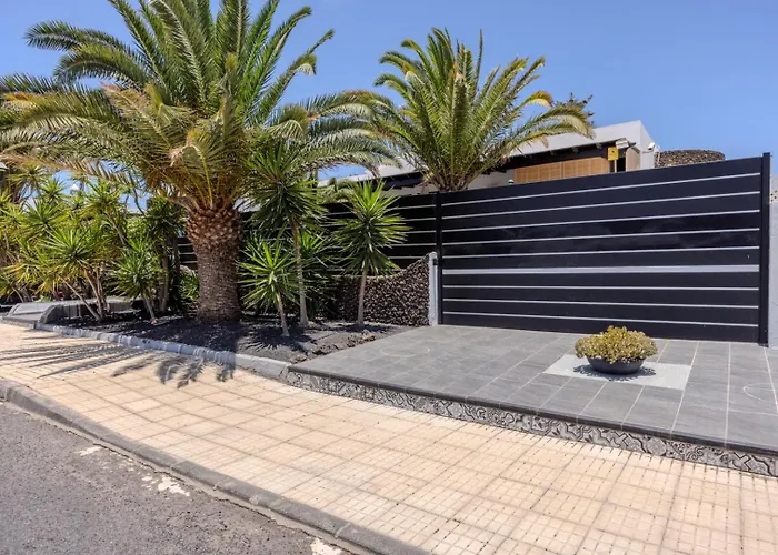 Victoria Just 150 Metres From Playa Bastian *