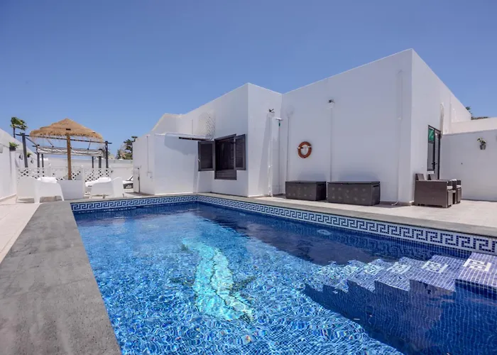 Victoria Just 150 Metres From Playa Bastian *