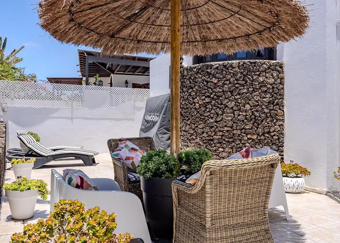 Victoria Just 150 Metres From Playa Bastian Costa Teguise