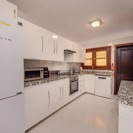 Victoria Just 150 Metres From Playa Bastian Casa vacanze *