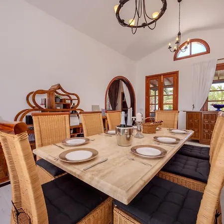 Victoria Just 150 Metres From Playa Bastian Casa vacanze