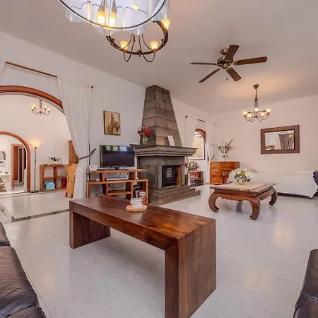 Victoria Just 150 Metres From Playa Bastian Casa vacanze