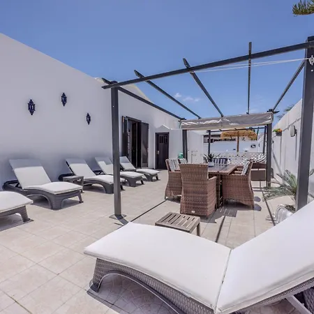 Victoria Just 150 Metres From Playa Bastian Vakantiehuis *