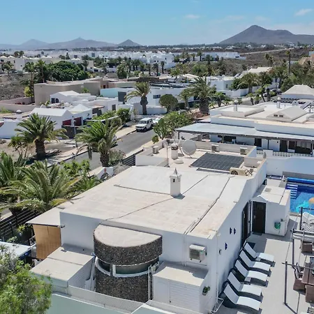 Victoria Just 150 Metres From Playa Bastian Costa Teguise