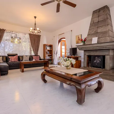 Vakantiehuis Victoria Just 150 Metres From Playa Bastian Costa Teguise