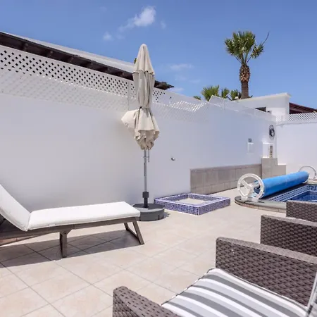 Victoria Just 150 Metres From Playa Bastian Costa Teguise