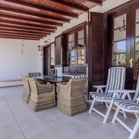 Vakantiehuis Victoria Just 150 Metres From Playa Bastian