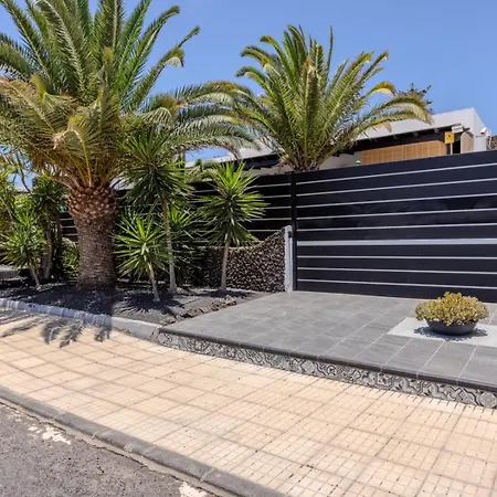 Victoria Just 150 Metres From Playa Bastian *