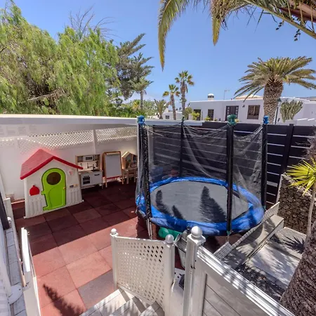 Vakantiehuis Victoria Just 150 Metres From Playa Bastian Costa Teguise