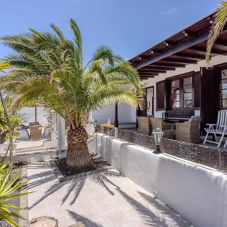 Victoria Just 150 Metres From Playa Bastian Costa Teguise