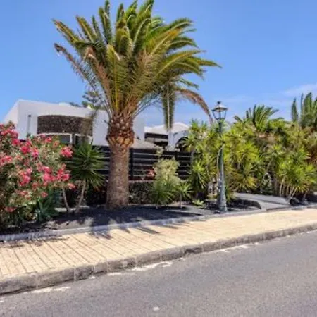 Victoria Just 150 Metres From Playa Bastian Costa Teguise