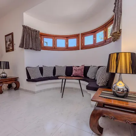 Casa vacanze Victoria Just 150 Metres From Playa Bastian *
