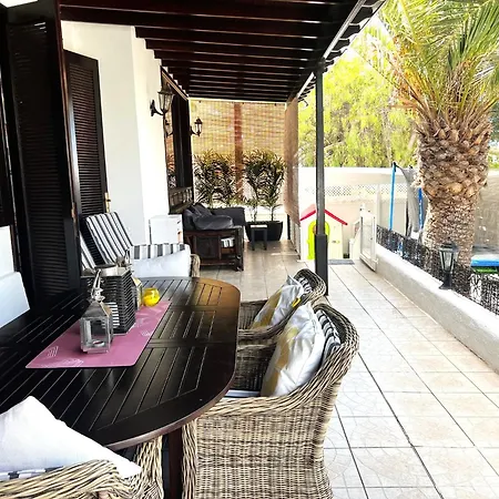펜션 Victoria Just 150 Metres From Playa Bastian *