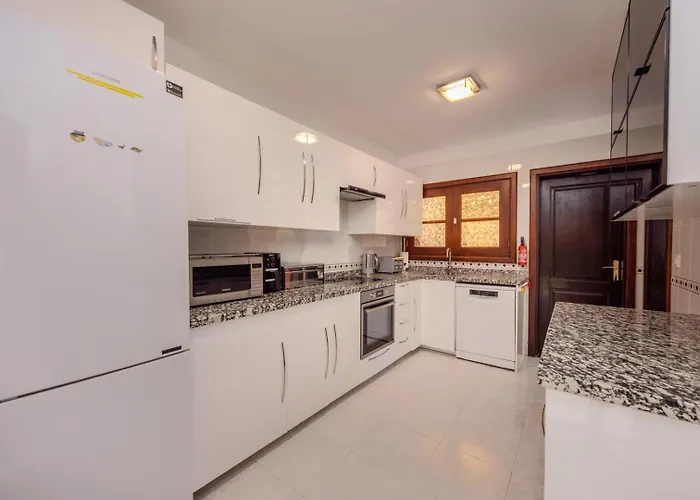 Victoria Just 150 Metres From Playa Bastian Holiday home *