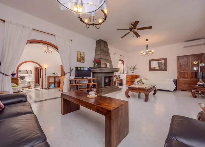 Victoria Just 150 Metres From Playa Bastian Holiday home