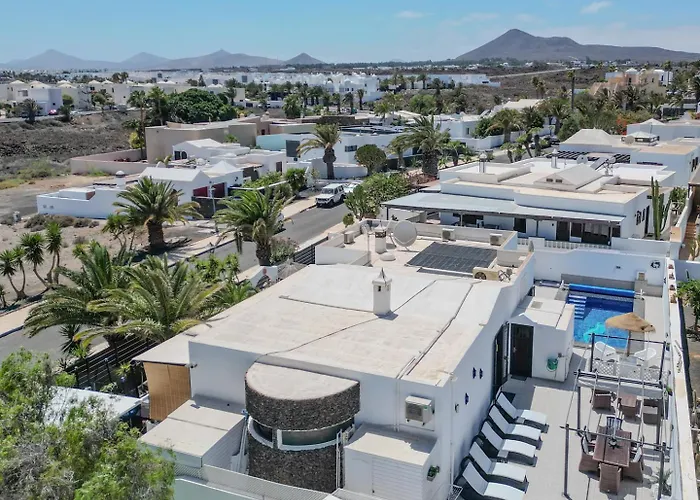 Victoria Just 150 Metres From Playa Bastian Costa Teguise