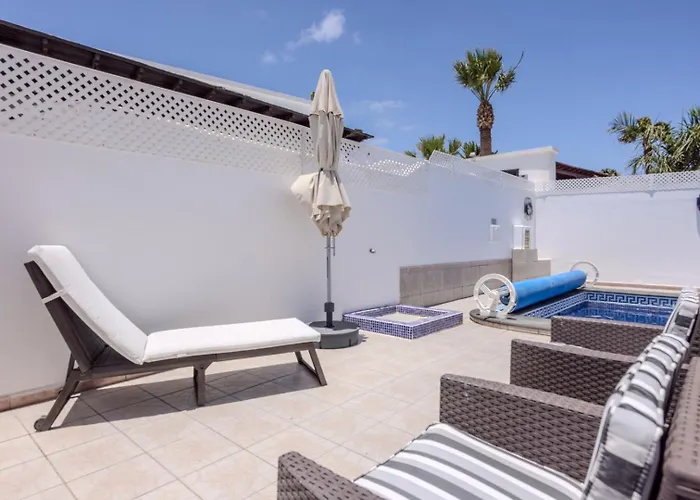 Victoria Just 150 Metres From Playa Bastian Costa Teguise
