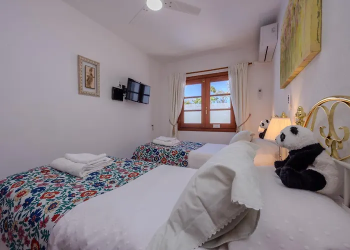 Victoria Just 150 Metres From Playa Bastian