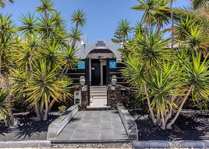 Victoria Just 150 Metres From Playa Bastian Holiday home Costa Teguise