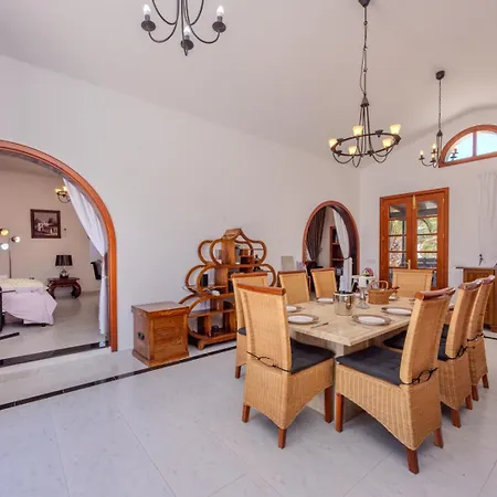 Victoria Just 150 Metres From Playa Bastian Дом отдыха *