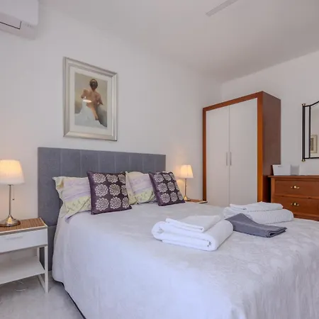 Дом отдыха Victoria Just 150 Metres From Playa Bastian Коста-Тегисе