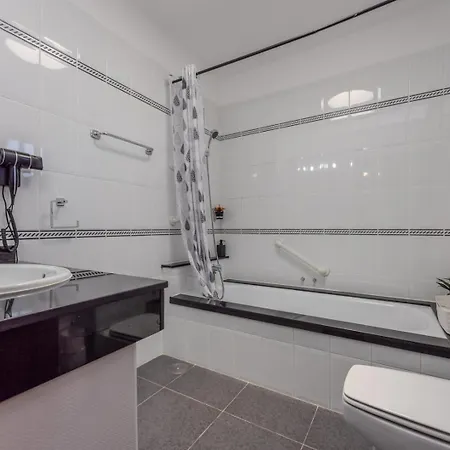 Victoria Just 150 Metres From Playa Bastian Дом отдыха *