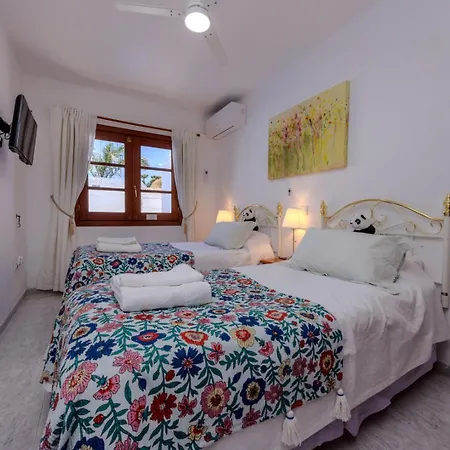 Victoria Just 150 Metres From Playa Bastian *